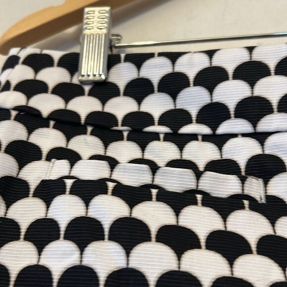 Ann Taylor Black and White Patterned Pants Devin fit Size 8 EUC - Picture 4 of 10